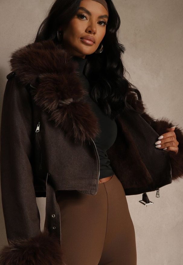 Renee - Brązowa Kurtka o Kroju Ramoneski z Ociepleniem Zdobiona Futrem Mevindana. Kolor: brązowy. Materiał: futro. Wzór: aplikacja