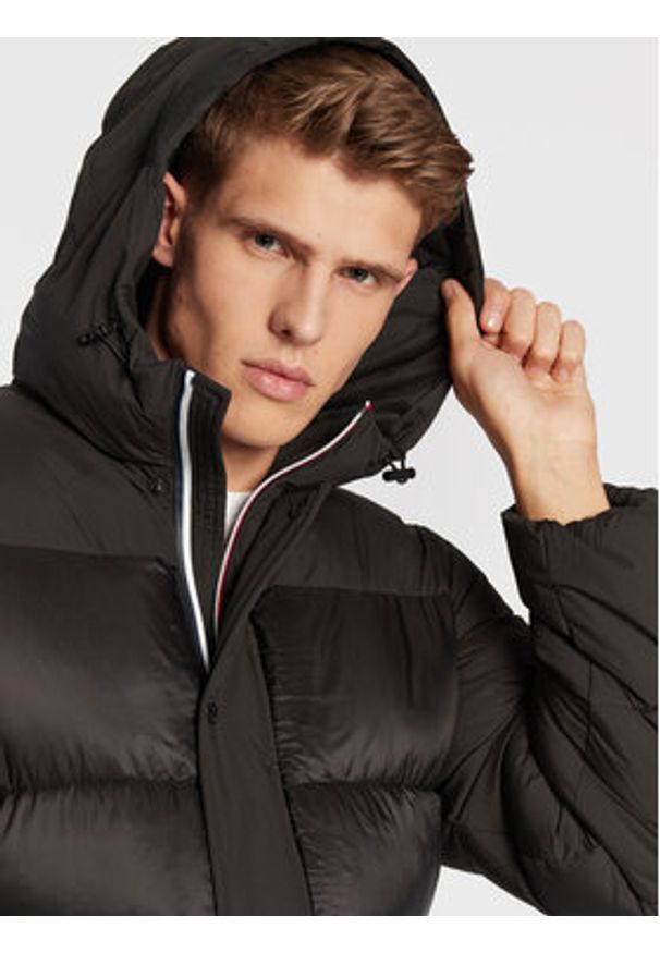 TOMMY HILFIGER - Tommy Hilfiger Kurtka zimowa MW0MW28723 Czarny Regular Fit. Kolor: czarny. Materiał: syntetyk. Sezon: zima