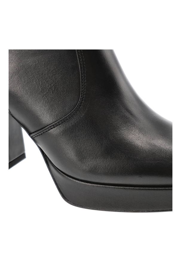 CheBello - Czarne Botki Chebello Modne Skórzane Buty Na Obcasie. Kolor: czarny. Materiał: skóra. Wzór: aplikacja. Obcas: na obcasie. Wysokość obcasa: średni