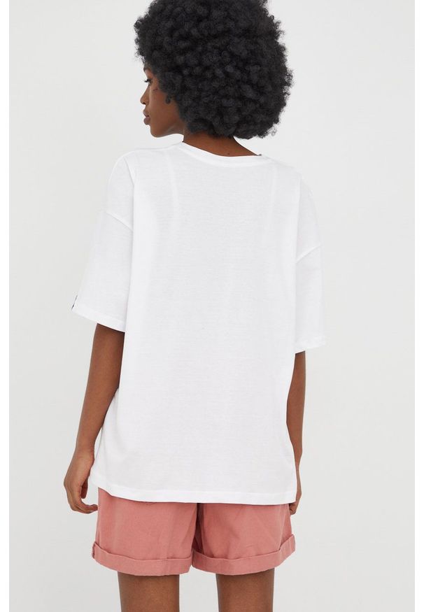 Roxy t-shirt bawełniany kolor biały. Kolor: biały. Materiał: bawełna. Długość rękawa: krótki rękaw. Długość: krótkie. Wzór: nadruk