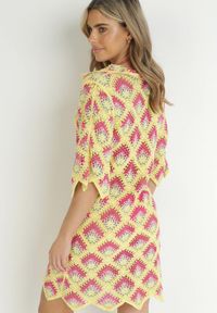 Born2be - Żółto-Fuksjowa Pudełkowa Sukienka Mini z Głębokim Dekoltem z Szydełkowej Bawełny Cristel. Kolor: żółty. Materiał: bawełna. Styl: boho. Długość: mini #3