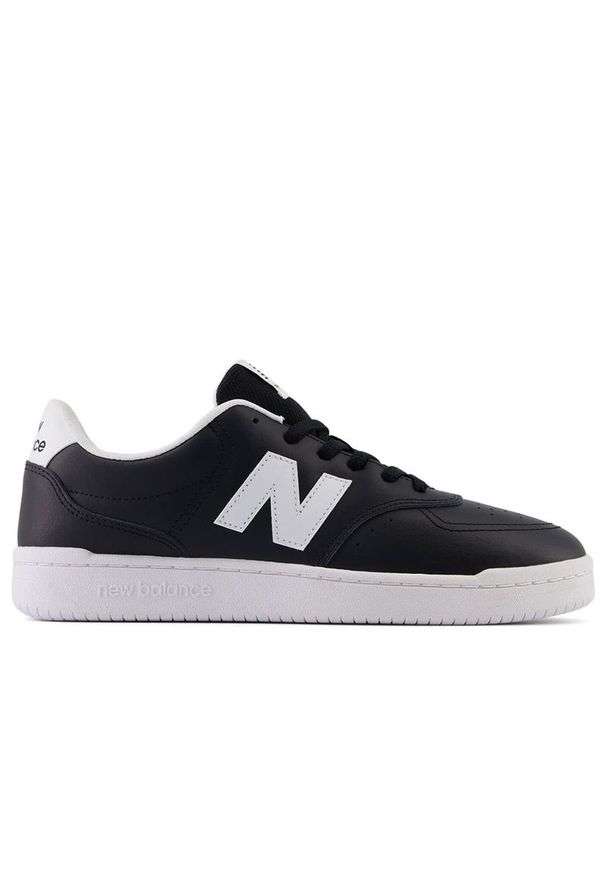 Buty New Balance BB80BLK - czarne. Okazja: na co dzień. Kolor: czarny. Materiał: materiał, skóra, syntetyk, guma. Szerokość cholewki: normalna. Sport: koszykówka, turystyka piesza