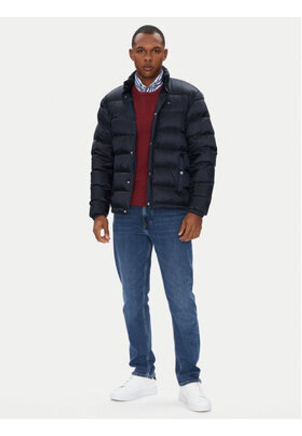 Tommy Jeans Kurtka puchowa DM0DM21937 Granatowy Regular Fit. Kolor: niebieski. Materiał: syntetyk