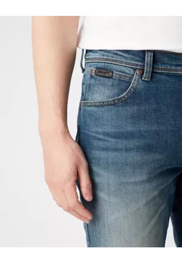 Wrangler - MĘSKIE SPODNIE JEANSOWE WRANGLER TEXAS TAPER SMOOTH DUST W12T2837J 112141163