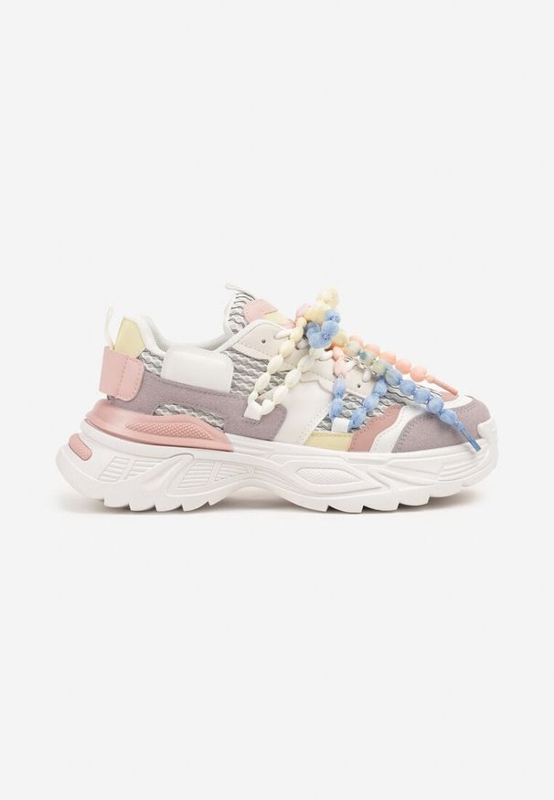 Renee - Biało-Różówe Sneakersy na Platformie Ozdobione Koralikami i Tłoczeniem Dorvia. Okazja: na co dzień. Nosek buta: okrągły. Zapięcie: sznurówki. Kolor: biały. Materiał: jeans. Wzór: aplikacja. Obcas: na platformie