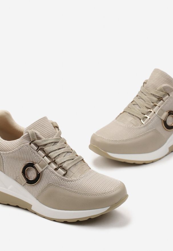 Renee - Beżowe Sneakersy na Koturnie z Metalicznymi Wstawkami Tapa. Okazja: na co dzień. Kolor: beżowy. Obcas: na koturnie