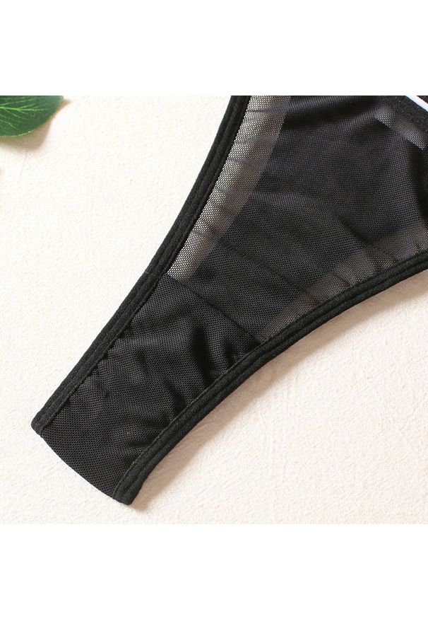 Intica - Komplet bielizny z łańcuszkami na wyjątkowe okazje Jae. Kolor: czarny. Materiał: tkanina, materiał. Wzór: aplikacja