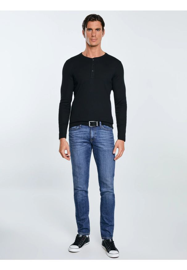 Big-Star - Bluzka męska z prążkowanej dzianiny czarna Icarus 906. Kolor: czarny. Materiał: prążkowany, dzianina. Długość rękawa: długi rękaw. Długość: długie. Wzór: aplikacja