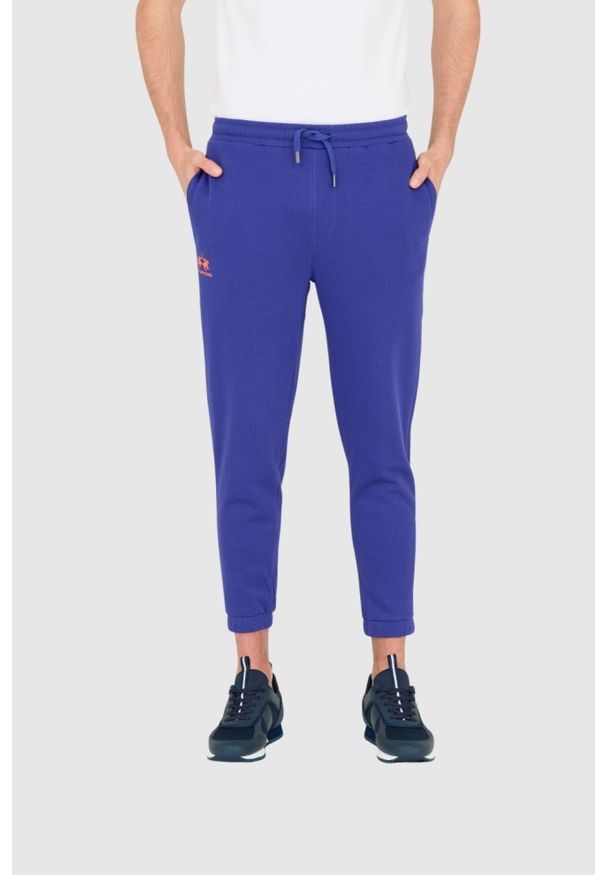 La Martina - LA MARTINA Fioletowe męskie spodnie Regular Fit, Rozmiar S. Kolor: fioletowy. Materiał: dresówka, bawełna