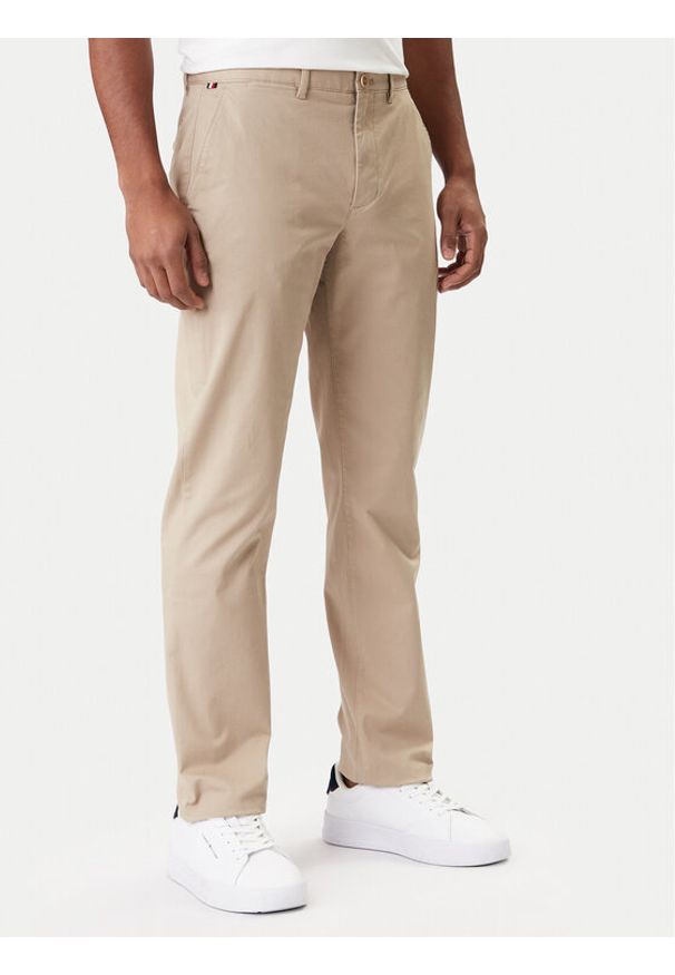 TOMMY HILFIGER - Tommy Hilfiger Chinosy Core Denton MW0MW41993 Beżowy Regular Fit. Kolor: beżowy. Materiał: bawełna
