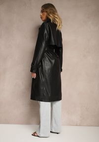 Renee - Czarny Ekoskórzany Płaszcz Dwurzędowy w Stylu Trencza z Paskiem Zerilina. Okazja: na co dzień. Kolor: czarny. Materiał: jeans. Długość rękawa: długi rękaw. Długość: długie. Wzór: paski. Styl: elegancki, casual