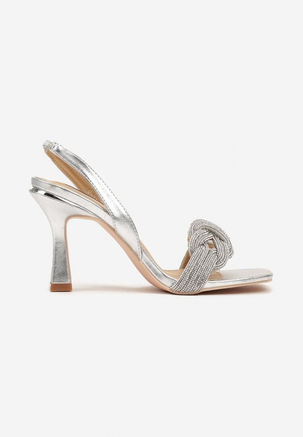 Born2be - Srebrne Eleganckie Sandały na Szpilce Ozdobione Cyrkoniami Sinilara. Zapięcie: bez zapięcia. Kolor: srebrny. Materiał: jeans. Wzór: aplikacja. Sezon: lato. Obcas: na szpilce. Styl: elegancki