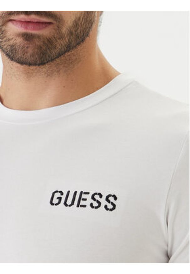 Guess T-Shirt U6GM03 K6YW1 Biały Slim Fit. Kolor: biały. Materiał: bawełna