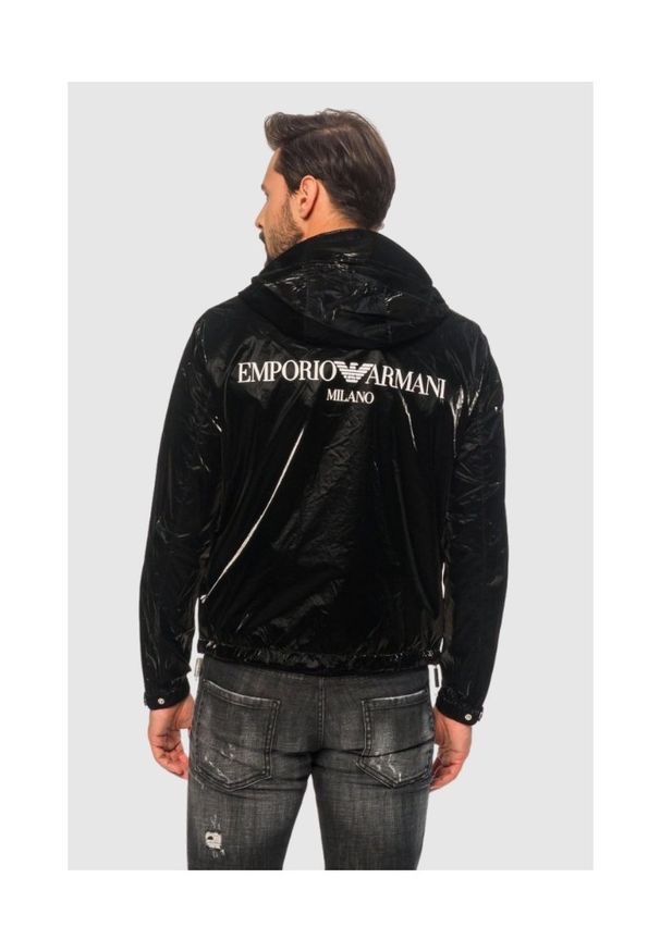 Emporio Armani - EMPORIO ARMANI Czarna kurtka z tkaniny technicznej extra shiny glass. Kolor: czarny. Materiał: tkanina
