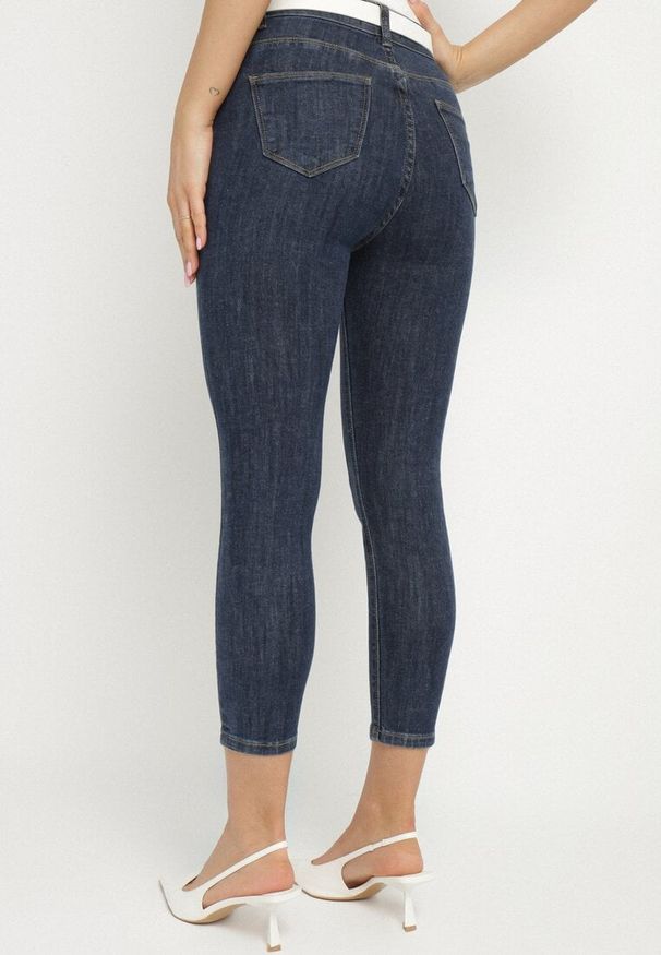 Born2be - Granatowe Elastyczne Jeansy Skinny 3/4 z Bawełną Avenira. Okazja: na co dzień. Kolor: niebieski. Styl: elegancki, casual