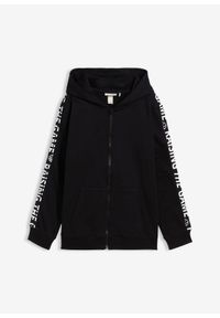 bonprix - Bluza rozpinana z kapturem z bawełny organicznej. Typ kołnierza: kaptur. Kolor: czarny. Materiał: bawełna. Wzór: napisy