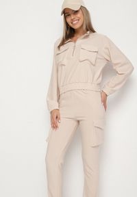 Born2be - Beżowy Komplet Dresowy w Stylu Cargo Bluza na Suwak i Joggery Sitene. Kolor: beżowy. Materiał: dresówka. Sport: turystyka piesza #3