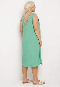 Born2be - Zielona Wiskozowa Sukienka o Pudełkowym Fasonie bez Rękawów Pleria. Kolekcja: plus size. Kolor: zielony. Materiał: wiskoza. Długość rękawa: bez rękawów. Typ sukienki: dla puszystych. Styl: wizytowy #2