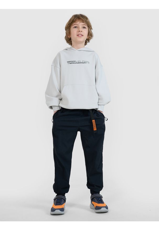 4f - 4F Spodnie casual joggery chłopięce - czarne 140 (9-10 lat). Okazja: na co dzień. Kolor: czarny. Materiał: materiał, tkanina, syntetyk. Sezon: lato. Styl: casual