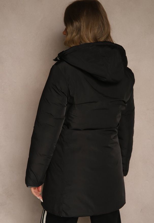 Renee - Czarna Dwustronna Kurtka z Kapturem i Pikowanymi Przeszyciami Alirrise. Okazja: na spacer. Typ kołnierza: kaptur. Kolor: czarny. Materiał: jeans. Wzór: gładki