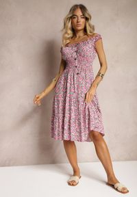 Renee - Różowa Taliowana Sukienka Bawełniana o Rozkloszowanym Kroju z Gumką w Pasie Nelyssa. Okazja: na co dzień. Kolor: różowy. Materiał: bawełna. Styl: casual #4
