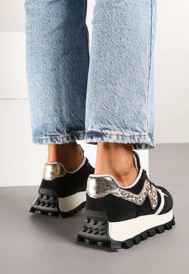 Born2be - Czarne Sneakersy na Podeszwie z Tłoczeniami Zdobione Wzorem w Panterkę Gonoria. Okazja: na co dzień. Nosek buta: okrągły. Kolor: czarny. Materiał: jeans. Szerokość cholewki: normalna. Wzór: motyw zwierzęcy, aplikacja