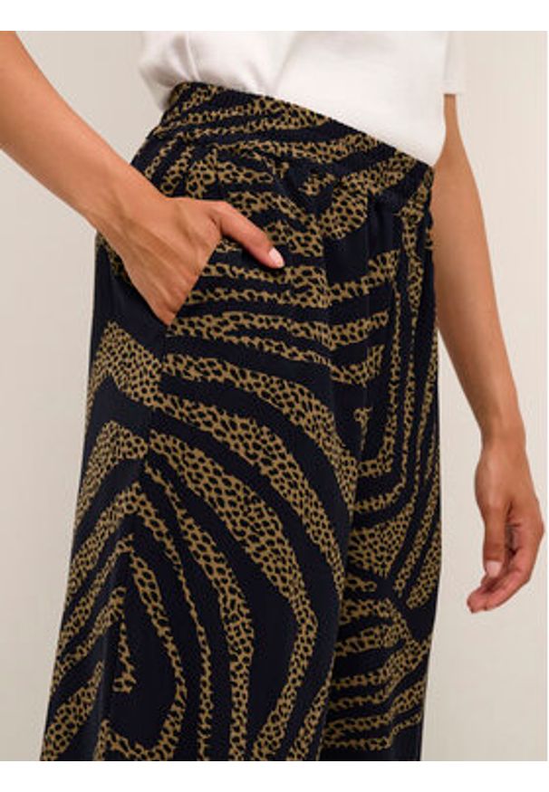 Karen by Simonsen Spodnie materiałowe Hilja 10104284 Czarny Casual Fit. Okazja: na co dzień. Kolor: czarny. Materiał: syntetyk. Styl: casual