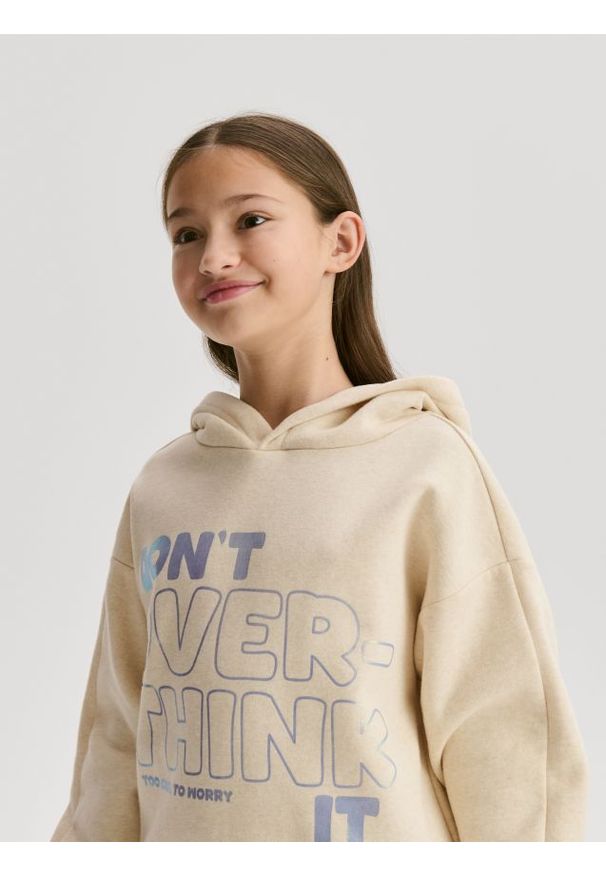 Reserved - Bluza z metalicznym nadrukiem - kremowy. Kolor: kremowy. Materiał: bawełna. Wzór: nadruk