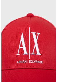 Armani Exchange Czapka kolor czerwony z aplikacją. Kolor: czerwony. Wzór: aplikacja