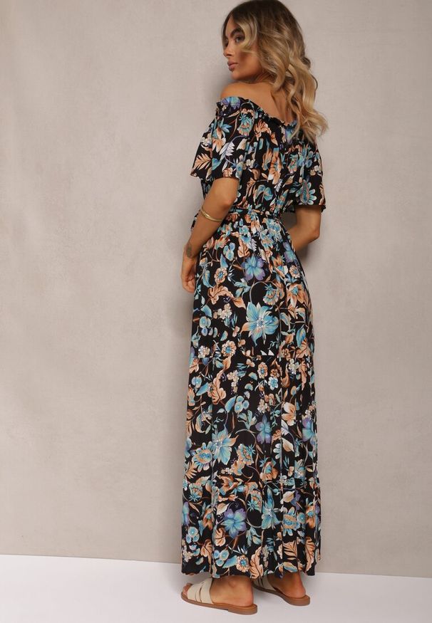 Renee - Czarno-Niebieska Bawełniana Sukienka Hiszpanka Wiązana w Talii w Kwiatowy Wzór Risarrae. Okazja: na spacer, na imprezę. Typ kołnierza: dekolt hiszpanka. Kolor: czarny. Materiał: bawełna. Wzór: kwiaty. Typ sukienki: proste, z odkrytymi ramionami. Styl: elegancki, klasyczny