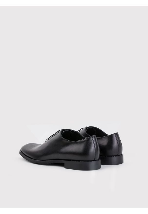 Pako Lorente - PAKO LORENTE – Obuwie męskie P000B-BX-071-C-0. Okazja: na wesele, na ślub cywilny. Materiał: skóra. Styl: klasyczny, elegancki
