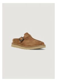 Clarks Klapki Solsbury 26180881 Brązowy. Kolor: brązowy. Materiał: skóra