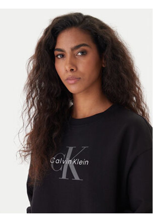 Calvin Klein Jeans Bluza Monologo LV047B234G Czarny Regular Fit. Kolor: czarny. Materiał: bawełna