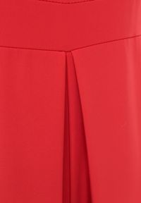 Born2be - Czerwony Elegancki Kombinezon z Ozdobnymi Zakładkami Zellysha. Okazja: na co dzień, na spotkanie biznesowe. Kolor: czerwony. Wzór: aplikacja. Styl: elegancki #2