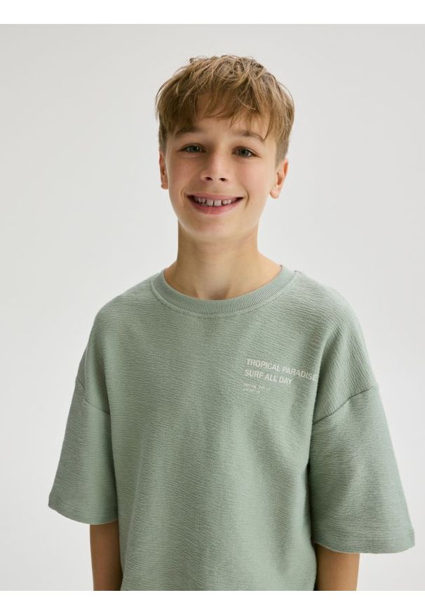 Reserved - T-shirt oversize - morski. Kolor: morski. Materiał: bawełna, dzianina