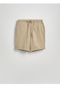 Reserved - Szorty regular z dodatkiem lnu - oliwkowy. Kolor: oliwkowy. Materiał: len