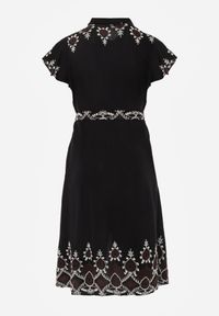 Born2be - Czarna Wiskozowa Sukienka Koszulowa Zdobiona Haftem i Wiązanym Paskiem Telonesa. Okazja: na co dzień. Kolekcja: plus size. Kolor: czarny. Materiał: wiskoza. Wzór: aplikacja, haft. Typ sukienki: koszulowe. Styl: casual #5