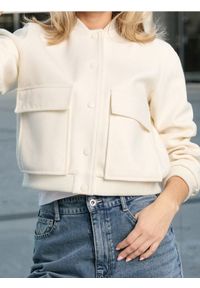 Sinsay - Rozpinana kurtka bez kaptura - kremowy. Typ kołnierza: bez kaptura. Kolor: kremowy