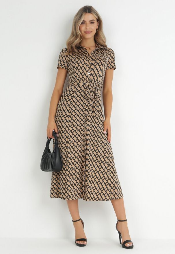 Born2be - Ciemnobeżowa Sukienka Alethanthei. Okazja: na co dzień. Kolor: beżowy. Materiał: materiał. Długość rękawa: krótki rękaw. Wzór: geometria, aplikacja, nadruk. Typ sukienki: szmizjerki. Styl: casual, elegancki. Długość: midi