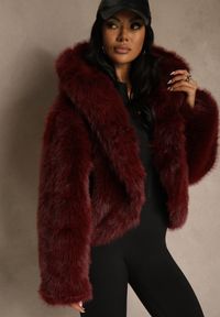 Renee - Bordowa Kurtka Futro z Nieodpinanym Kapturem Zetera. Okazja: na co dzień. Kolor: czerwony. Materiał: futro. Styl: casual, klasyczny #1