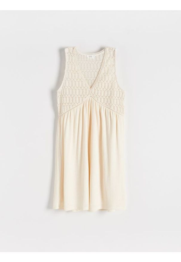 Reserved - Sukienka mini z koronką - kremowy. Kolor: kremowy. Materiał: koronka. Wzór: koronka. Długość: mini