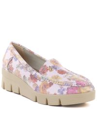 Półbuty damskie na platformie różowe w kwiaty M.Daszyński MR23109D. Kolor: różowy. Materiał: skóra ekologiczna. Wzór: kwiaty. Obcas: na platformie. Styl: elegancki #1