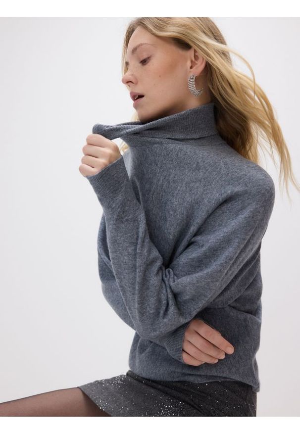 Reserved - Sweter z golfem - szary. Typ kołnierza: golf. Kolor: szary. Materiał: dzianina, bawełna