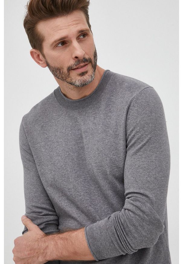 Sisley sweter męski kolor szary. Okazja: na co dzień. Kolor: szary. Materiał: materiał. Długość rękawa: długi rękaw. Długość: długie. Styl: casual