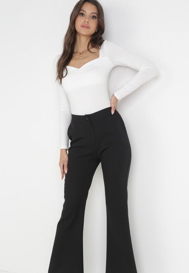 Born2be - Czarne Spodnie Dzwony Hippiala. Okazja: na randkę, na co dzień. Kolor: czarny. Styl: elegancki, casual