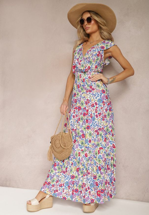 Renee - Biało-Różowa Kopertowa Sukienka w Kwiaty o Rozkloszowanym Fasonie Maxi z Falbanką Seneora. Kolor: biały. Wzór: kwiaty. Typ sukienki: kopertowe. Długość: maxi