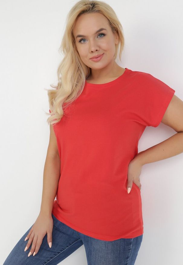 Born2be - Czerwony T-shirt Astrissis. Kolekcja: plus size. Kolor: czerwony. Materiał: bawełna, elastan. Wzór: aplikacja