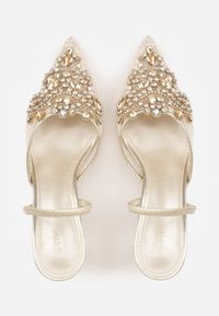 Renee - Złote Koronkowe Czółenka VICES na Szpilce z Odkrytą Piętą i Cyrkoniami Idaphei. Okazja: na imprezę. Nosek buta: szpiczasty. Zapięcie: pasek. Kolor: złoty. Wzór: aplikacja. Materiał: koronka. Sezon: lato. Obcas: na szpilce. Styl: glamour, elegancki. Wysokość obcasa: średni #5