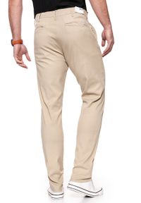 Wrangler - WRANGLER SPODNIE MĘSKIE CHINO CAMEL WASHED W16LHE49J. Materiał: materiał #8