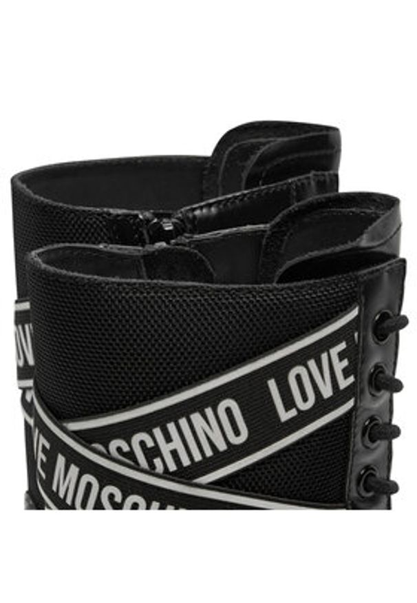 Love Moschino - LOVE MOSCHINO Trzewiki JA24094G1LIA700A Czarny. Kolor: czarny. Materiał: skóra